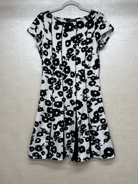 Perceptions New York Black and White Floral Short Sleeve Dress Size 8